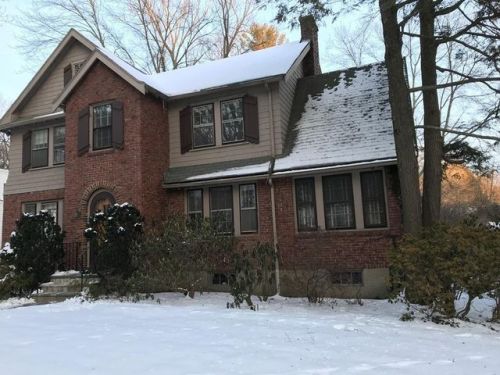 786 Chestnut St, Newton, MA 02468-2317