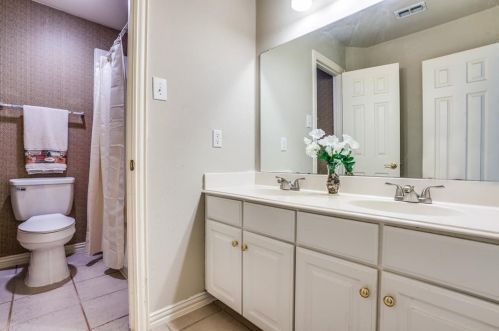 2709 Oakland Hl Dr, Plano TX 75025-6448 exterior