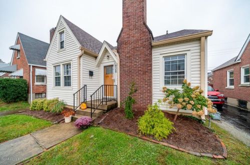 928 Hess Ln, Louisville, KY 40217-1702