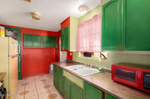 1039 27 Dr, Phoenix AZ 85045-2209 exterior