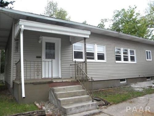 1007 5th St, Pekin, IL 61554-2812