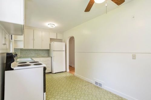 218 Western Cir, Montgomery MA 01085-3423 exterior