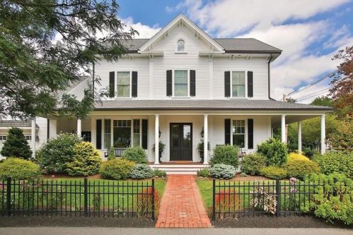 793 Great Pln Ave, Needham MA  02492-3047 exterior