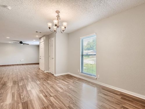 7032 Greenview Cir, Fort Worth TX 76120-1343 exterior