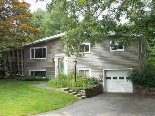 17 Moulton Rd, Southborough MA  01772-1951 exterior