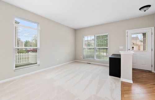 390 Palmer Dr, Lemont, IL 60490-2040