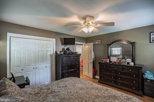 738 Chestnut Ave, West Deptford NJ 08097-1606 exterior