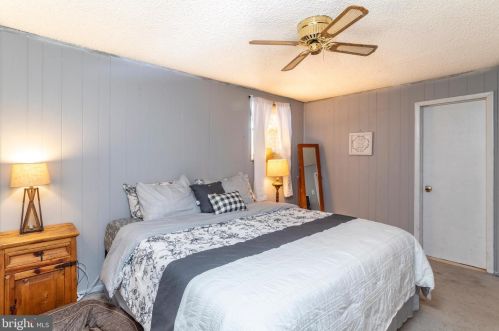 1037 Salem Ave, West Deptford NJ 08096-6062 exterior