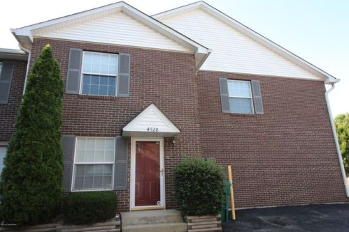 4520 Meadowlark Manor Ln, Louisville, KY 40245-2701
