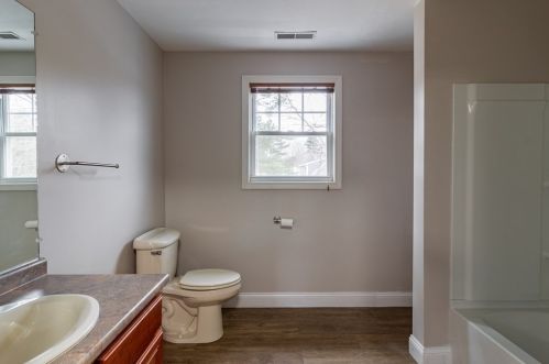 1640 Bridge St, Dracut MA  01826-2615 exterior