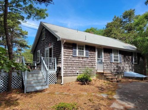320 Edgewood Rd, Eastham, MA 02642-2810