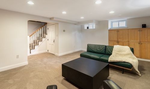 2 Bonad Rd, Milton MA 02186-3212 exterior