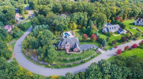 90 Finch Rd, Skyline Lakes, NJ 07456-2428