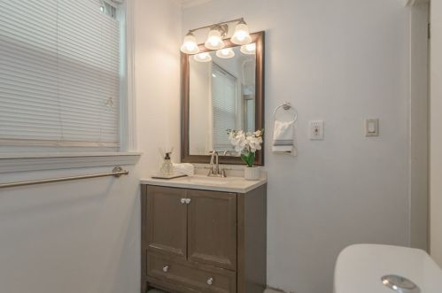 3 Mt Vernon St, Lawrence MA 01843-3206 exterior