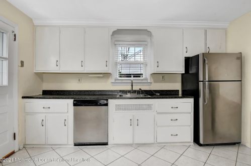 58 Maple Ave, Little Silver NJ 07739-1121 exterior