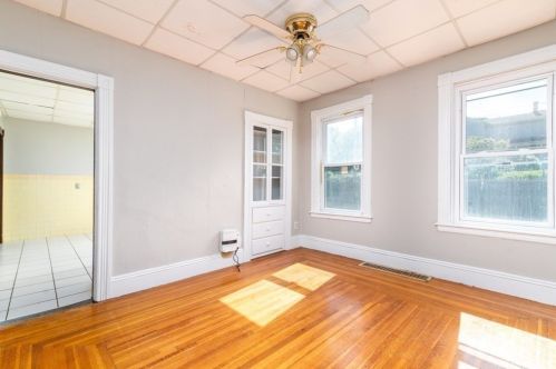 21 Whipple St, Worcester MA 01607-1339 exterior