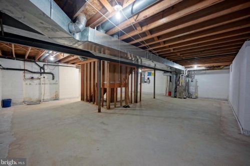 128 Betsy Ross Way, West Deptford NJ 08096-6872 exterior