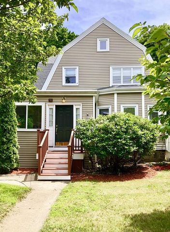 98 Lincoln St, Needham, MA 02492-2926