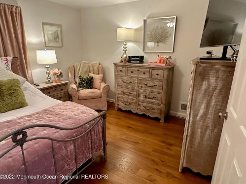 31 Ann Ct, Tinton Falls NJ  07724-3000 exterior