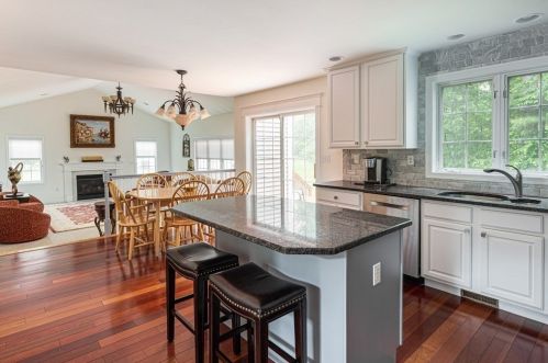 41 Wildwood Dr, Southborough MA 01772-1990 exterior