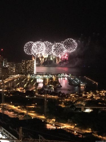 88 Piikoi St, Honolulu HI 96814-4245 exterior