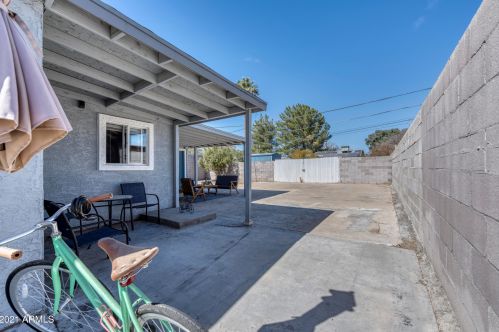 1208 Campbell Ave, Phoenix AZ 85015-3824 exterior