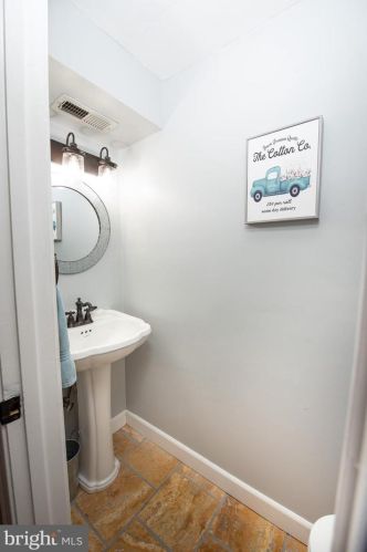 6605 Windsor Ct, Columbia MD 21044-4102 exterior