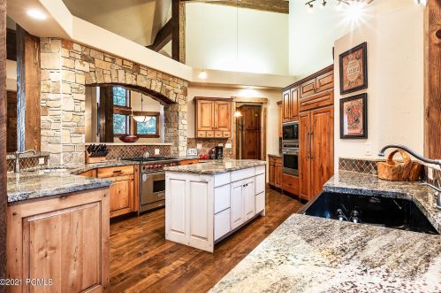 3382 Westview Trl, Park City UT 84098-6342 exterior