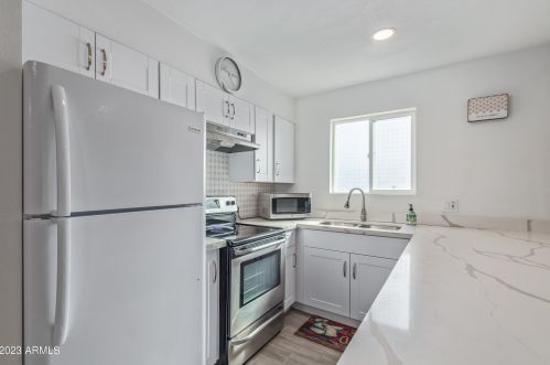 4731 Belleview St, Phoenix AZ  85008-5606 exterior