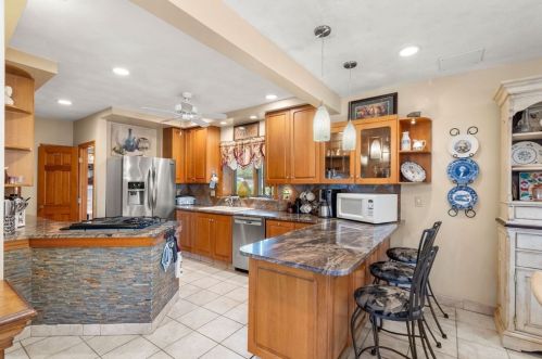 293 Washington St, Gloucester MA 01930-4815 exterior