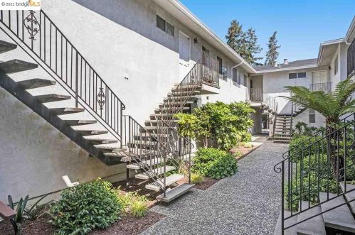 300 Warren Ave, San Leandro CA 94577-5063 exterior