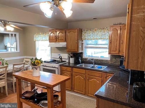 623 Wesley Ave, West Deptford NJ 08063-1247 exterior