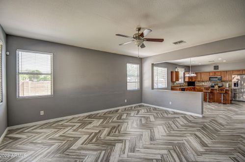 4217 73 Dr, Phoenix AZ 85033-2512 exterior