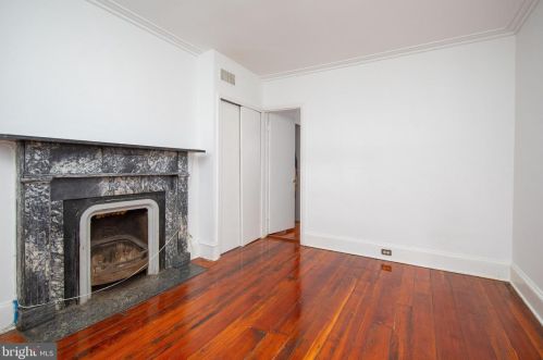 334 15 St, Philadelphia PA 19102-0010 exterior