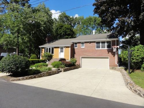 84 Perry Ave, Lynnfield MA  01940-1841 exterior