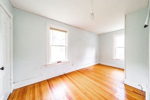 11 Sycamore St, Montgomery MA 01085-3215 exterior