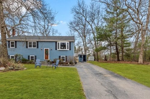 105 Hall Dr, Hingham MA 02061-1813 exterior