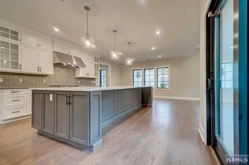 158 Magnolia Ave, Tenafly NJ  07670-1828 exterior