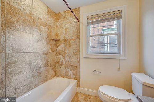 985 6th St, Philadelphia PA  19123-1405 exterior