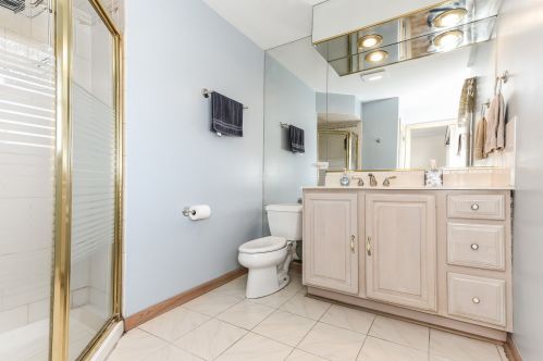 8738 Bruce Dr, Niles IL 60714-2344 exterior