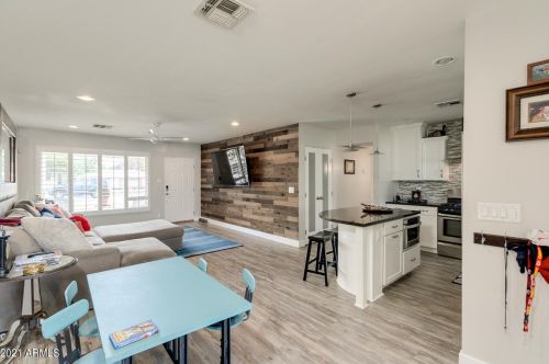 3340 Clarendon Ave, Phoenix AZ 85031-3140 exterior