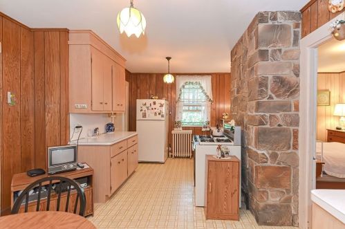 23 Nahanton St, Newton MA 02459-2907 exterior