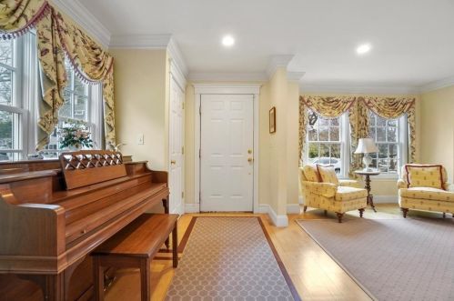 61 Village Ave, Dedham, MA 02026-4209