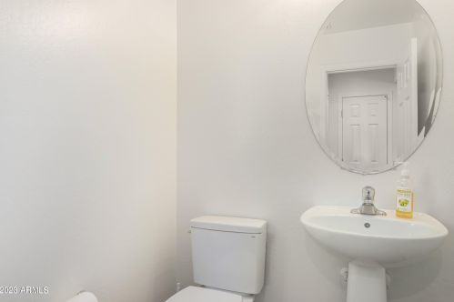 1735 Desperado Way, Phoenix AZ  85085-6329 exterior