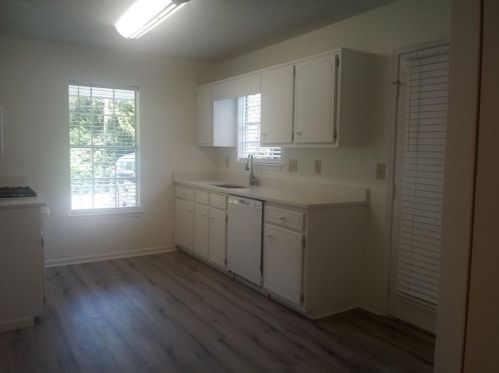 27 Manor Ct, Stockbridge GA  30281-1166 exterior