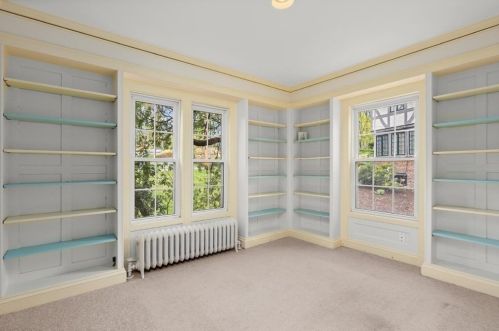 55 Farlow Rd, Newton MA 02458-2439 exterior