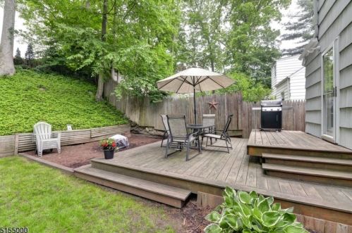 13 Beech Ct, Skyline Lakes NJ 07456-2503 exterior