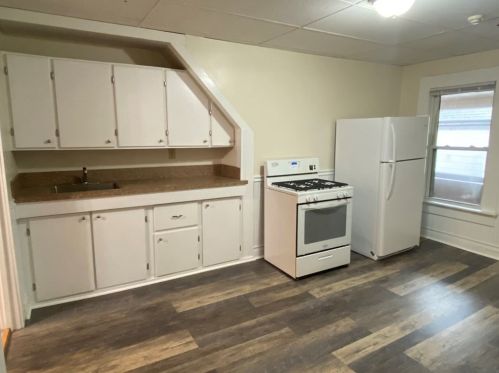 14 Parker Ave, Montgomery MA 01085-1518 exterior