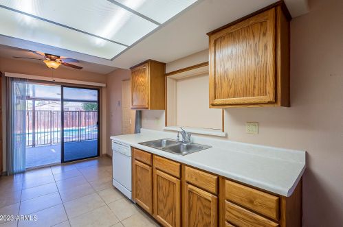 2324 Cactus Rd, Phoenix AZ 85032-7609 exterior