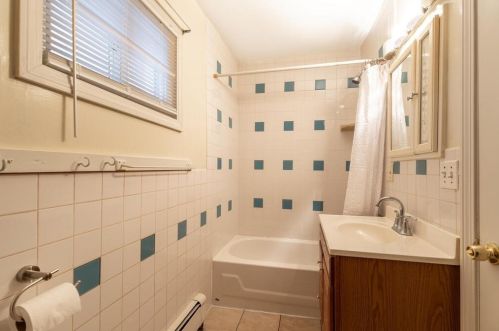 140 Norfolk St, Worcester MA 01604-2910 exterior